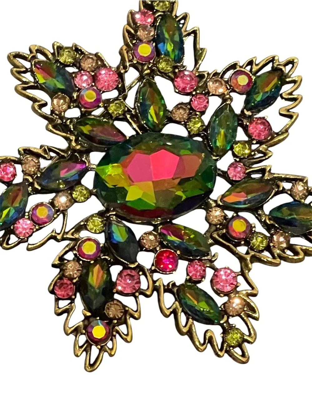 Elegant gold Floral Brooch - Women's Jewelry